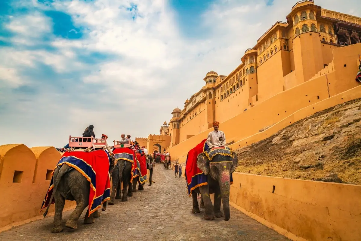 Delhi to Jaipur Car rental for an outstation tours