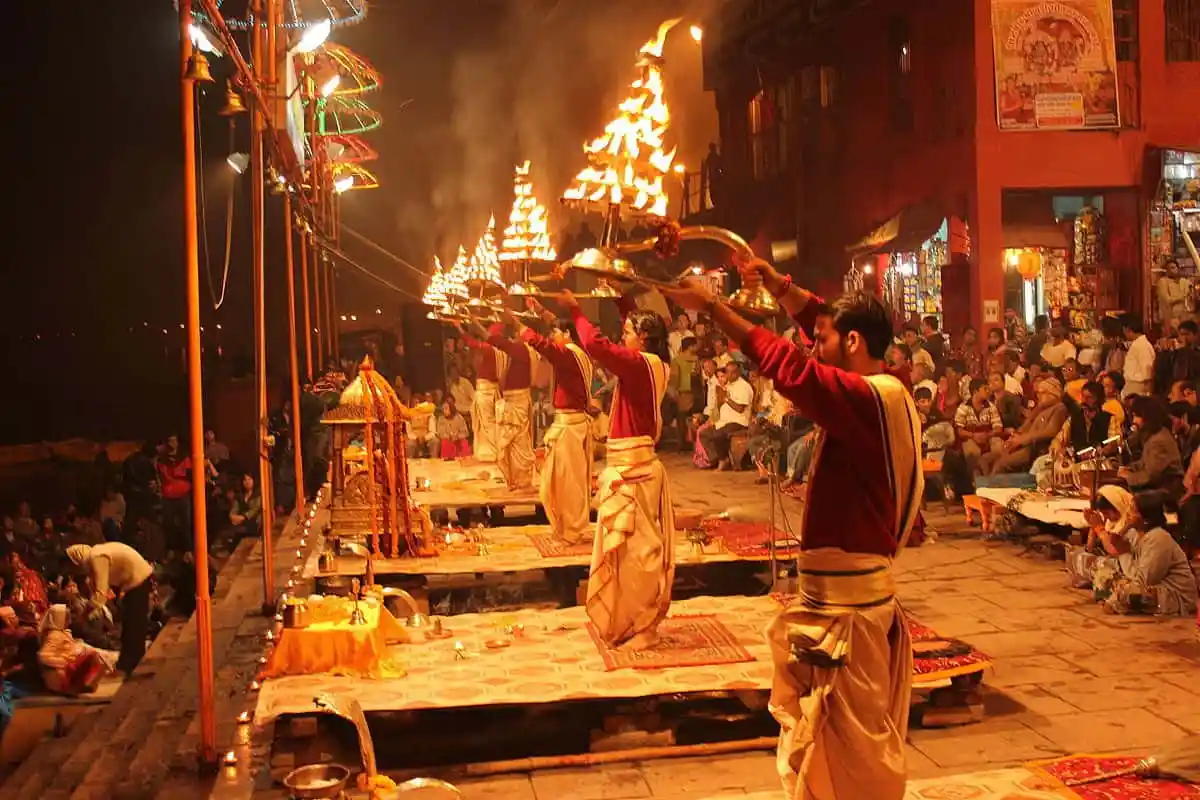 Delhi to varanasi Car rental Service for Outstation