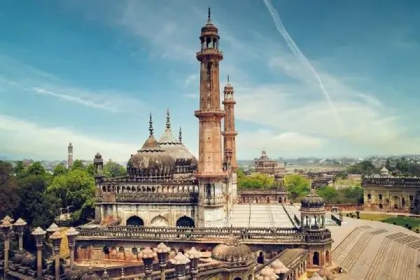 Delhi to Lucknow Car rental for Outstation